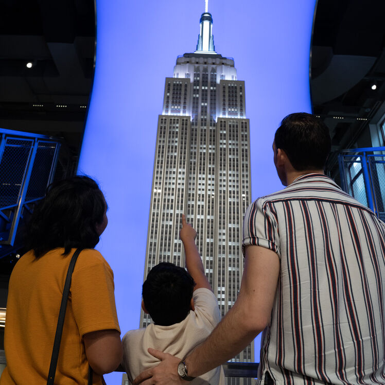 Family pointing at the Empire State Building